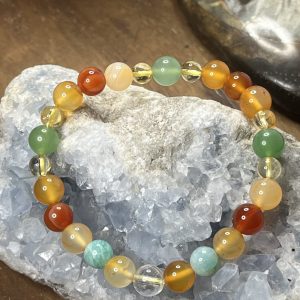 Bracelet N°2 Joie – L’atelier Lune & Essence Bracelet fait main en pierres naturelles avec intention et conscience.